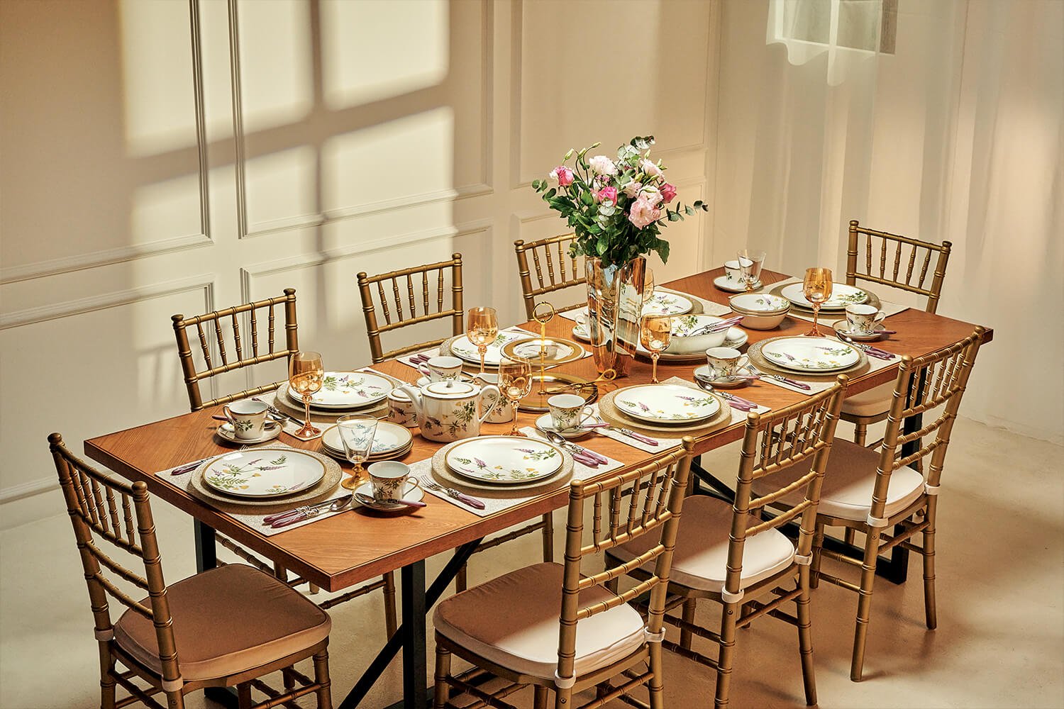 Pamper your Dinner Guests with a Beautiful Table as a Host
